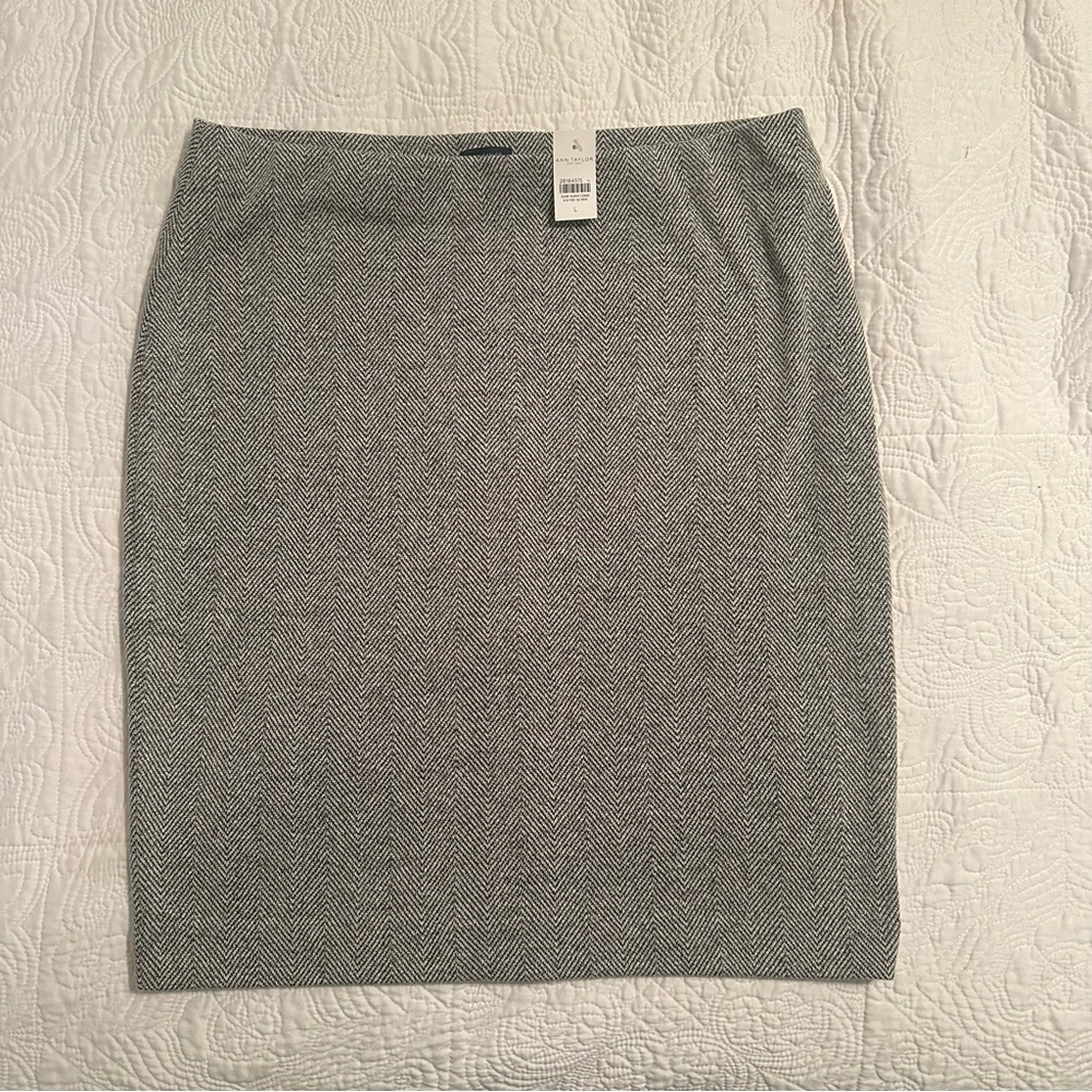 New with tags! Ann Taylor Classic Gray Pencil Skirt. Mint condition! NWT!